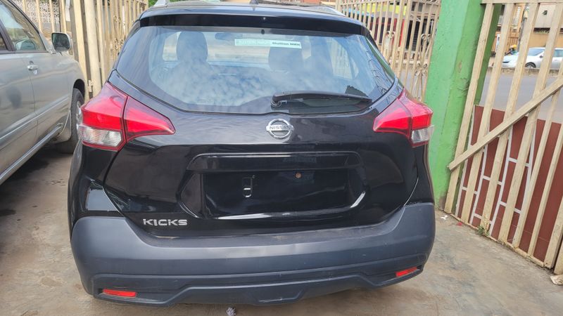 Thumbnail 4 of 2018 Nissan Kicks